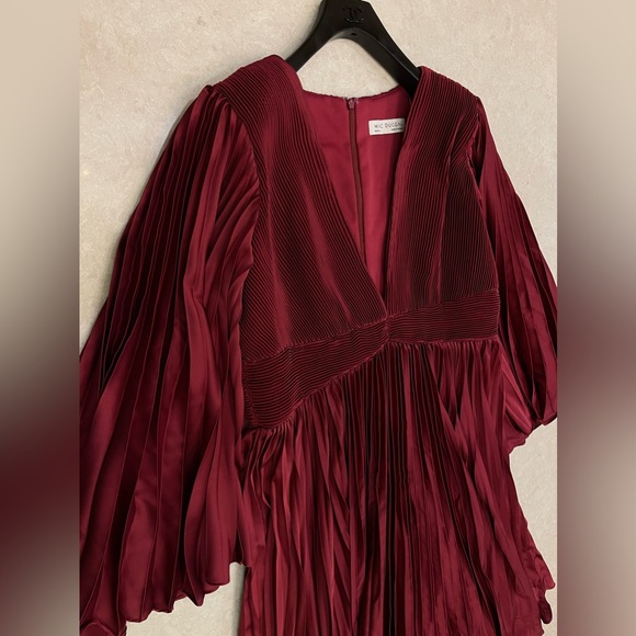 Mac Duggal Long Flare Sleeve Pleated Dress In Berry Size 14 - Picture 9 of 11